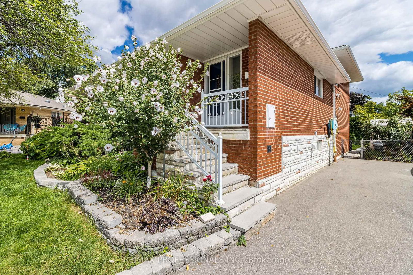 Semi-Detached House for sale at 59 Vanguard Drive, Toronto, Islington-City Centre West, M9B 5E8 - MLS: W11979482