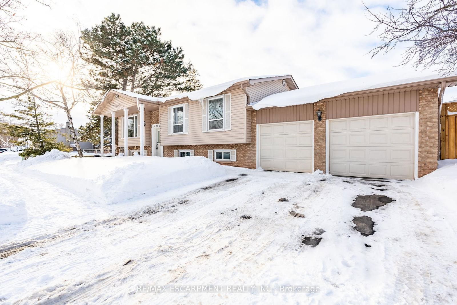 Detached House for sale at 4307 LONGMOOR Drive, Burlington, Shoreacres, L7L 5A7 - MLS: W11979508