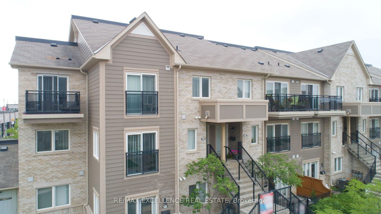 Townhouse for sale at 86-60 Fairwood Circle, Brampton, Sandringham-Wellington, L6R 0Y6 - MLS: W11979524