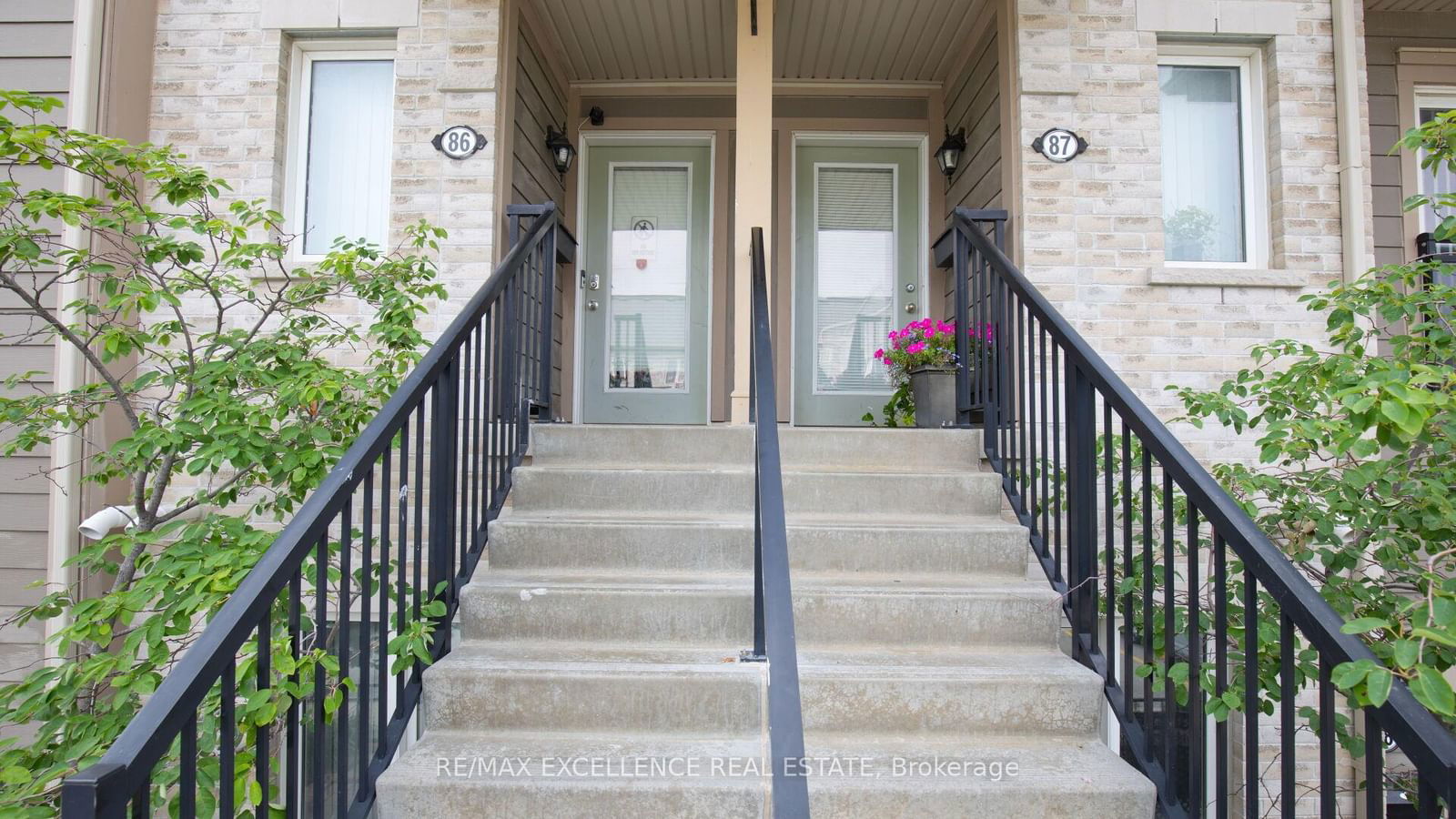 Townhouse for sale at 86-60 Fairwood Circle, Brampton, Sandringham-Wellington, L6R 0Y6 - MLS: W11979524