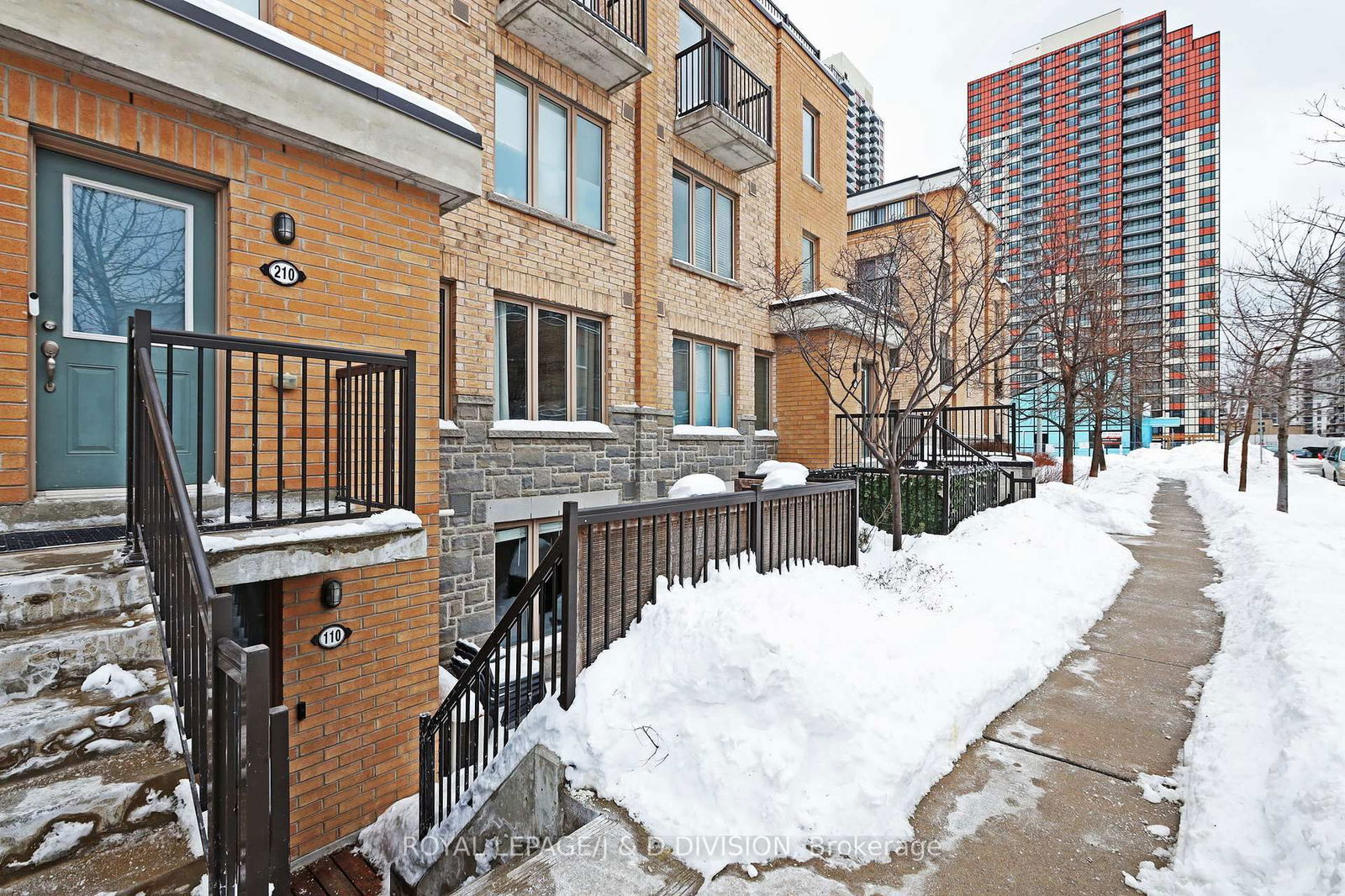 Townhouse sold at 110-9 Foundry Avenue, Toronto, Dovercourt-Wallace Emerson-Junction, M6H 0B7 - MLS: W11979632