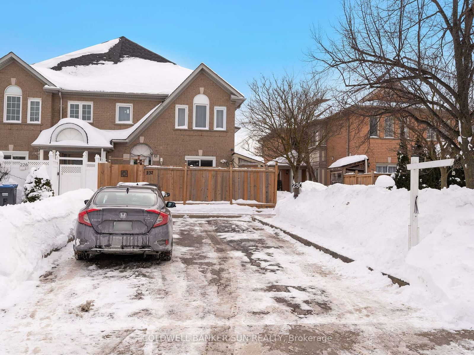 Townhouse for sale at 230 Pressed Brick Drive, Brampton, Brampton North, L6V 4L3 - MLS: W11979892