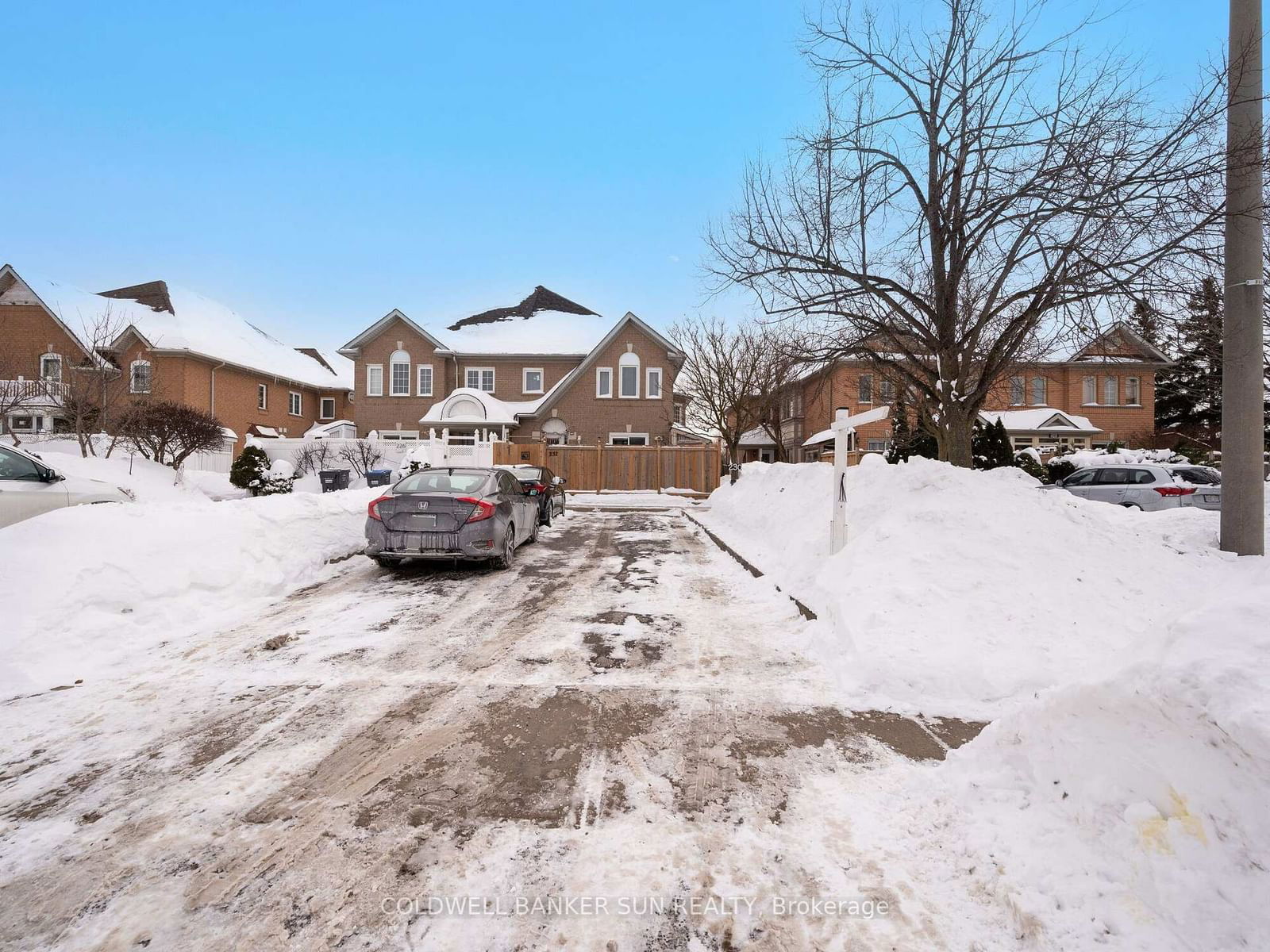 Townhouse for sale at 230 Pressed Brick Drive, Brampton, Brampton North, L6V 4L3 - MLS: W11979892