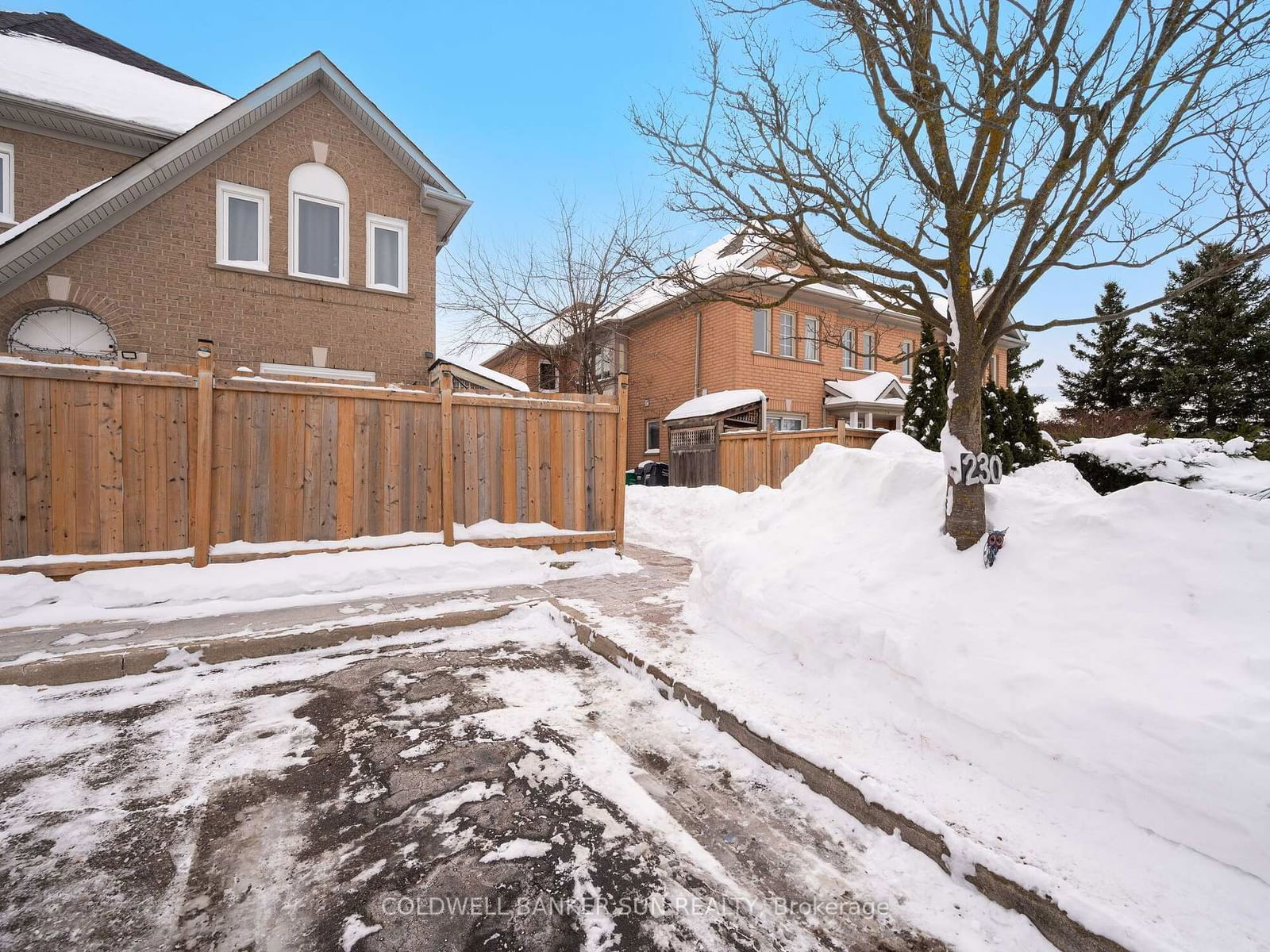 Townhouse for sale at 230 Pressed Brick Drive, Brampton, Brampton North, L6V 4L3 - MLS: W11979892