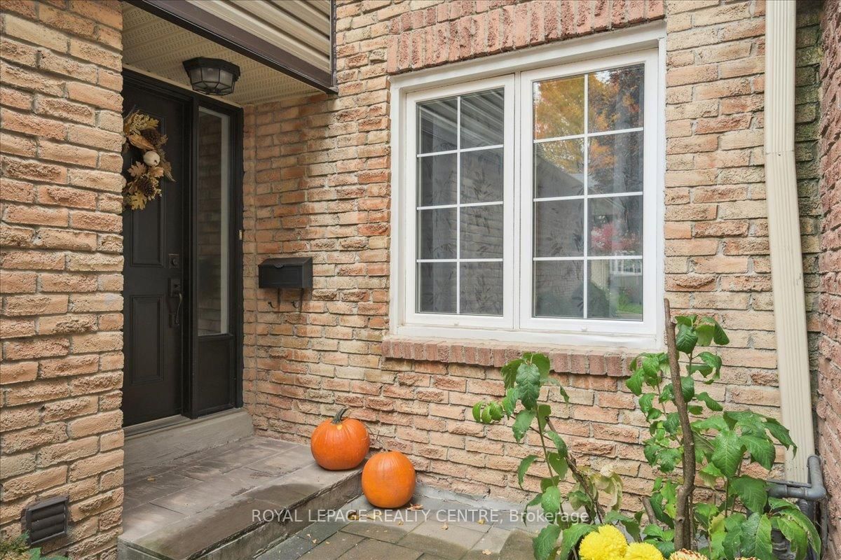 Townhouse for sale at 73-2766 Folkway Drive, Mississauga, Erin Mills, L5L 3M3 - MLS: W11980097