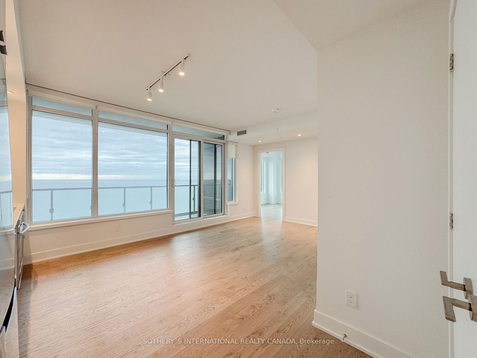 Condo for lease at 2010E-1926 Lake Shore Boulevard, Toronto, High Park-Swansea, M6S 1A1 - MLS: W11980442