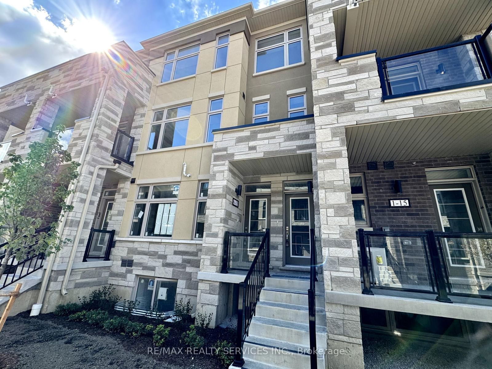 Townhouse for lease at 6-15 Fieldridge Crescent, Brampton, Sandringham-Wellington North, L6R 4G6 - MLS: W11980464