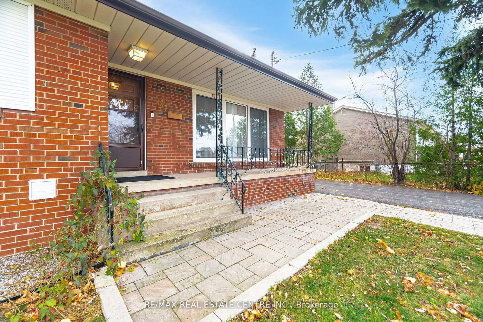 Detached House for lease at Lower-86 Vista Boulevard, Mississauga, Streetsville, L5M 1C5 - MLS: W11980598