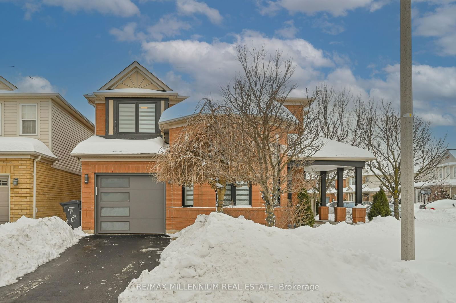 Detached House for sale at 27 Vista Green Crescent, Brampton, Fletcher's Meadow, L7A 2S4 - MLS: W11980936