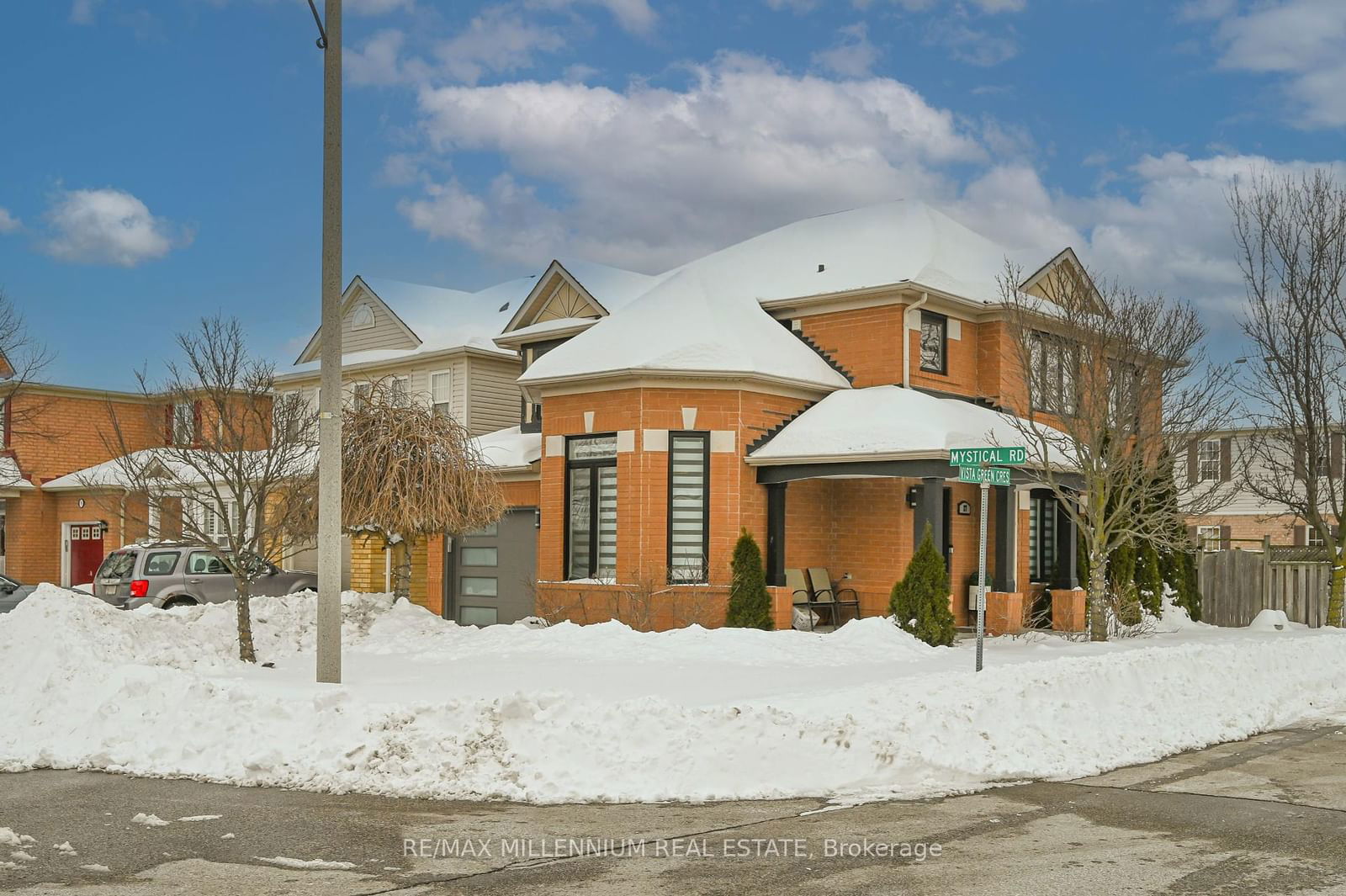 Detached House for sale at 27 Vista Green Crescent, Brampton, Fletcher's Meadow, L7A 2S4 - MLS: W11980936