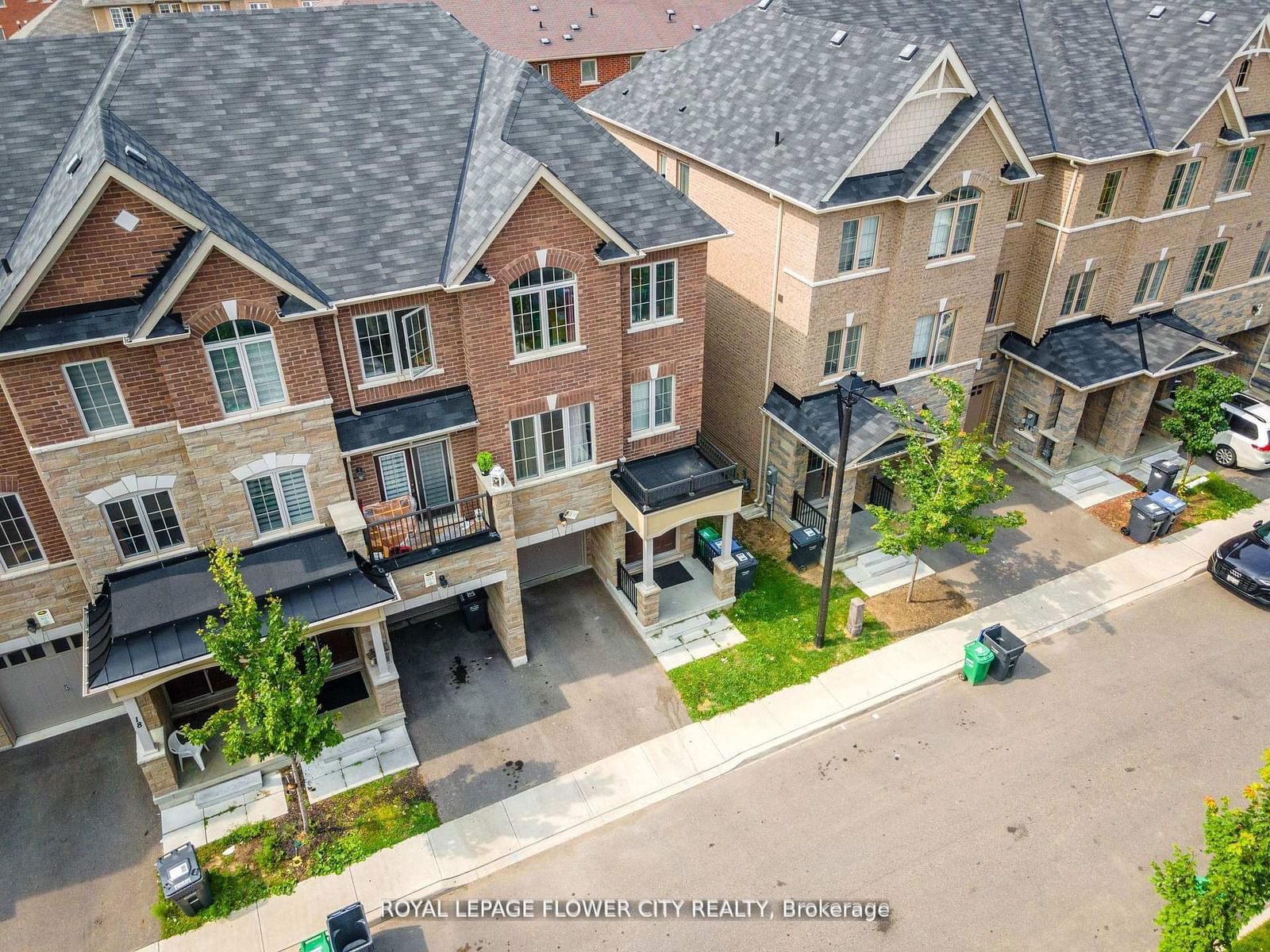 Townhouse for sale at 14 Faye Street, Brampton, Bram East, L6P 4M9 - MLS: W11980961