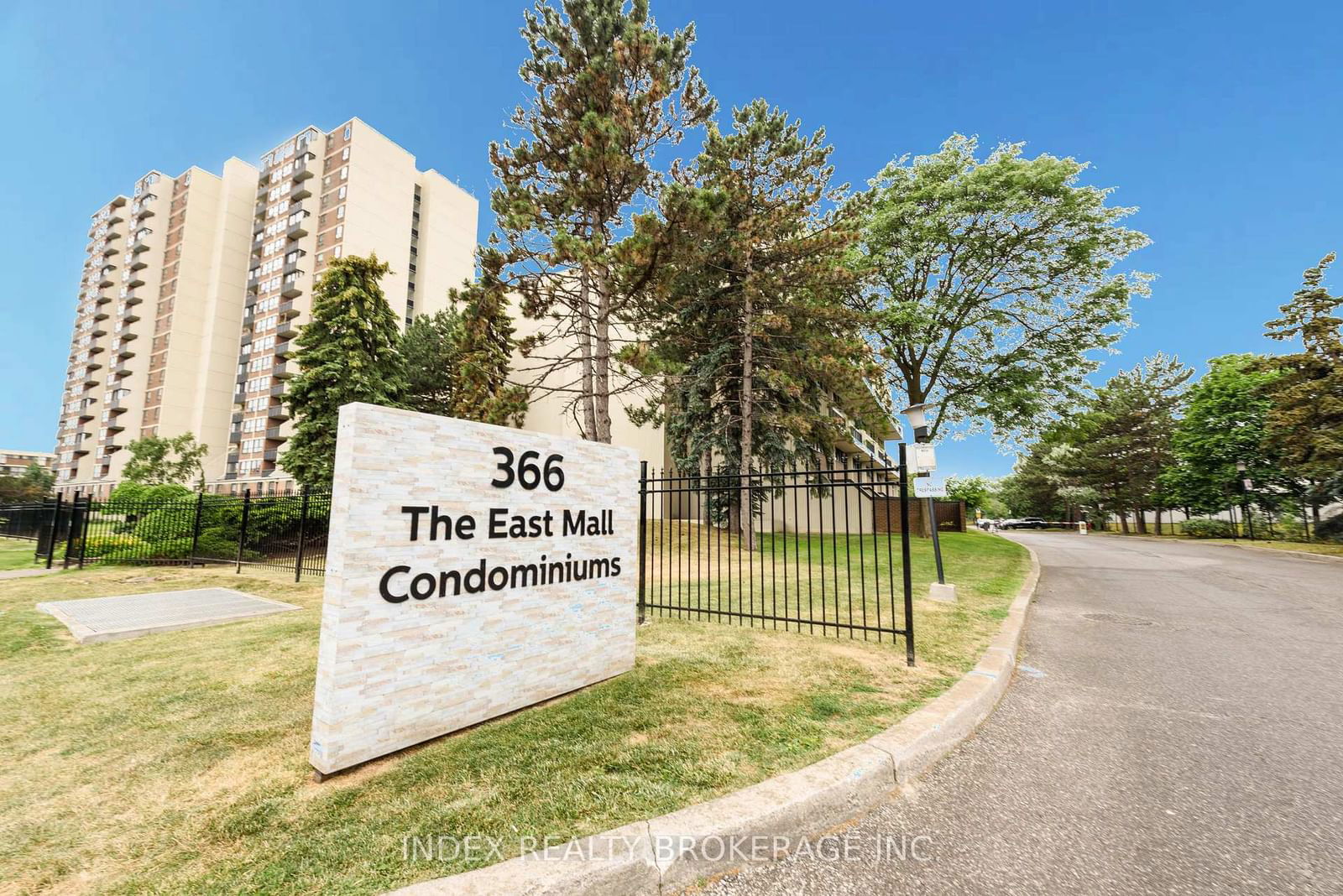 Townhouse for sale at 233-366 The East Mall, Toronto, Islington-City Centre West, M9B 6C6 - MLS: W11981080