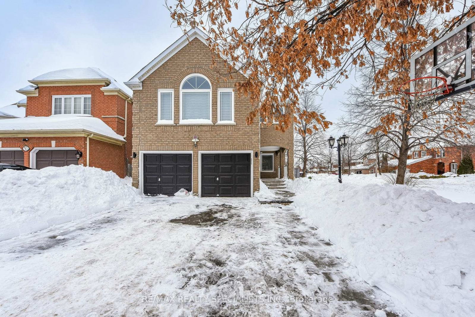 Detached House for sale at 92 Softneedle Avenue, Brampton, Sandringham-Wellington, L6R 1L2 - MLS: W11981086