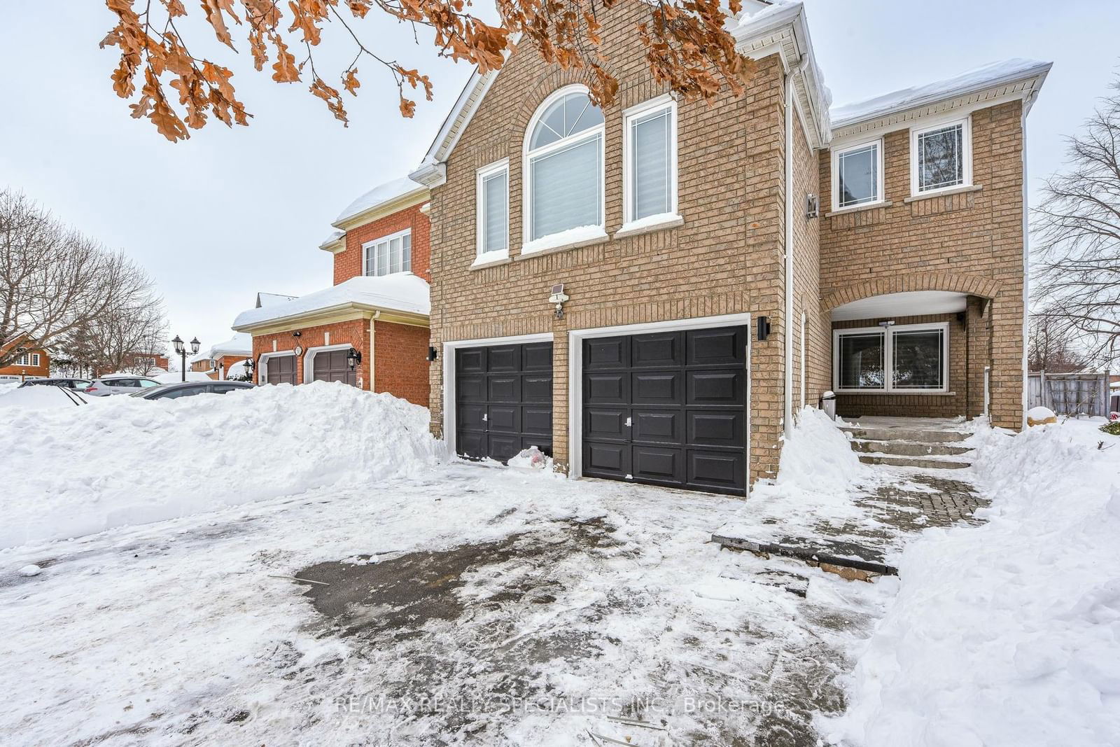 Detached House for sale at 92 Softneedle Avenue, Brampton, Sandringham-Wellington, L6R 1L2 - MLS: W11981086