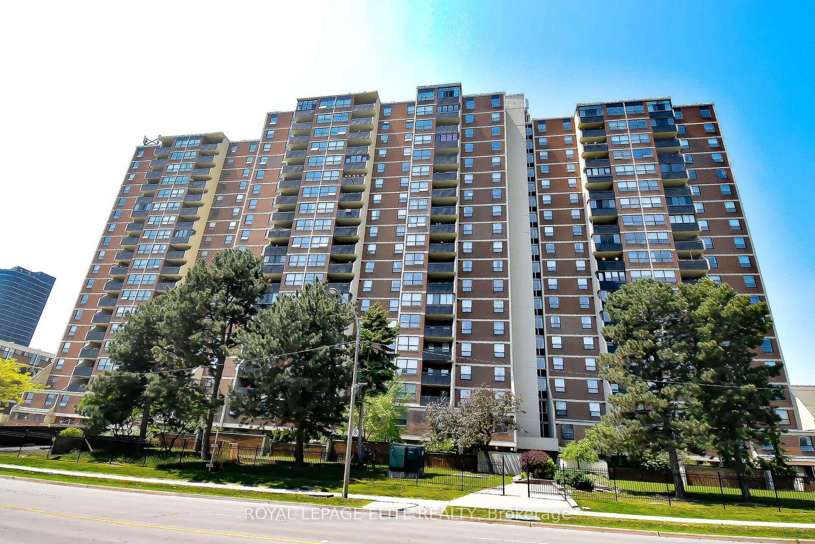 Condo for sale at 1801-362 THE EAST MALL, Toronto, Islington-City Centre West, M9B 6C4 - MLS: W11981148