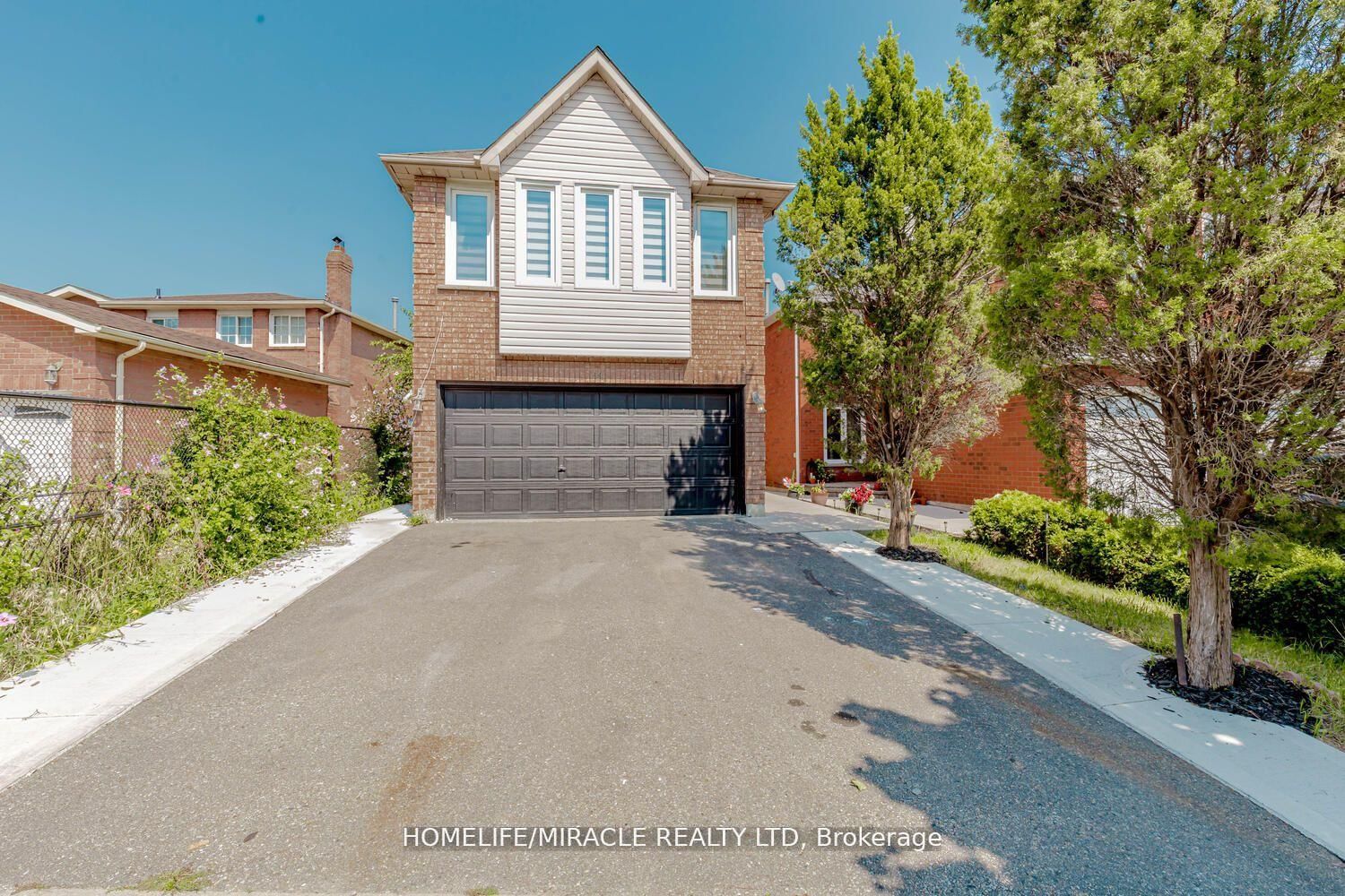 Detached House for sale at 44 Leatherhead Court, Brampton, Westgate, L6S 5E8 - MLS: W11981698