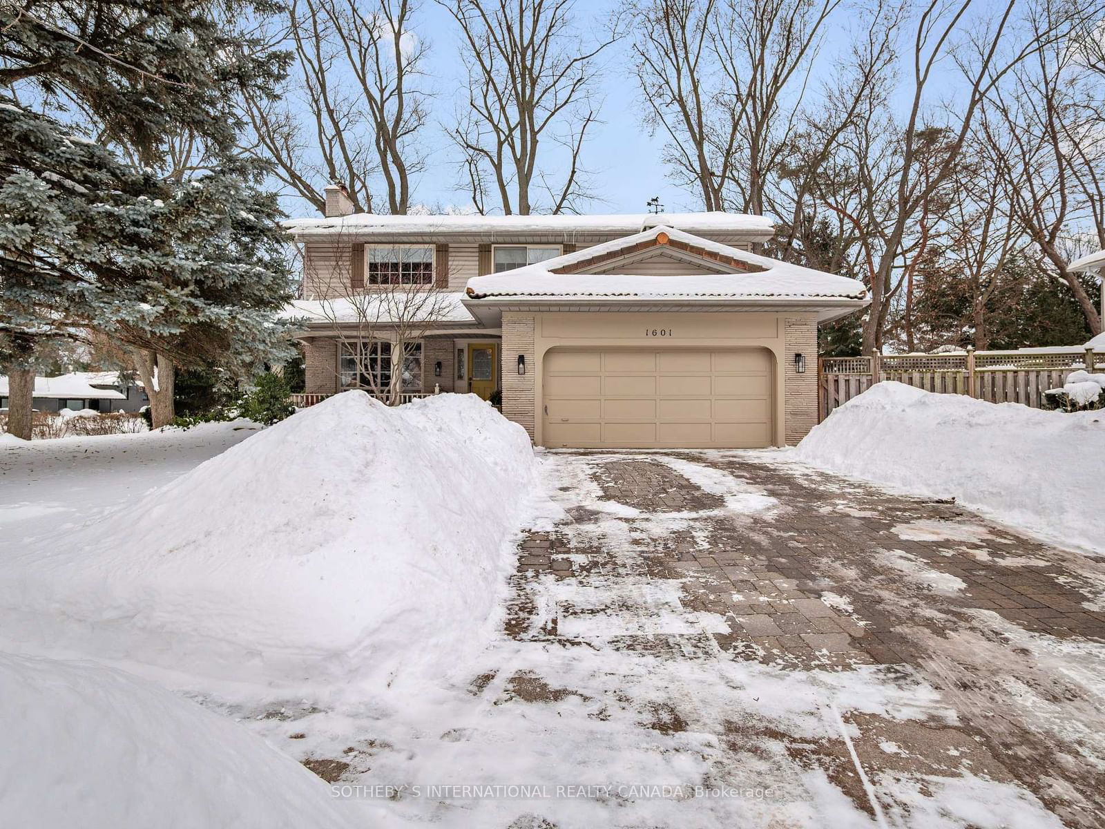 Detached House for sale at 1601 Calumet Place, Mississauga, Lorne Park, L5J 3B1 - MLS: W11981704