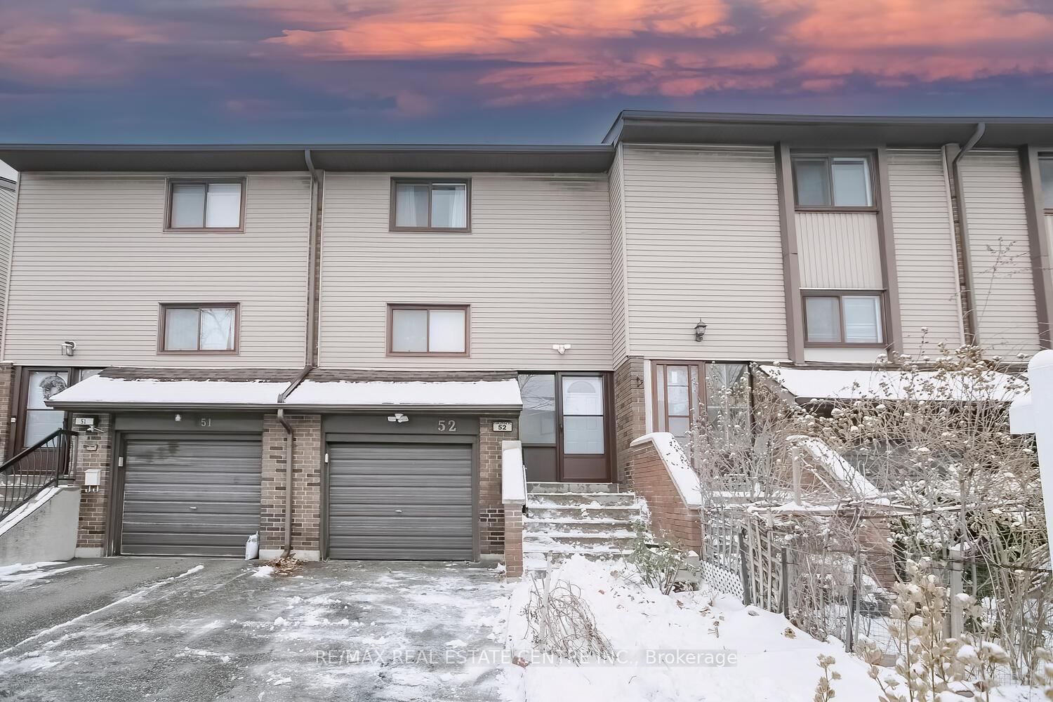 Townhouse for sale at 52 Carleton Place, Brampton, Bramalea West Industrial, L6T 3Z4 - MLS: W11981872