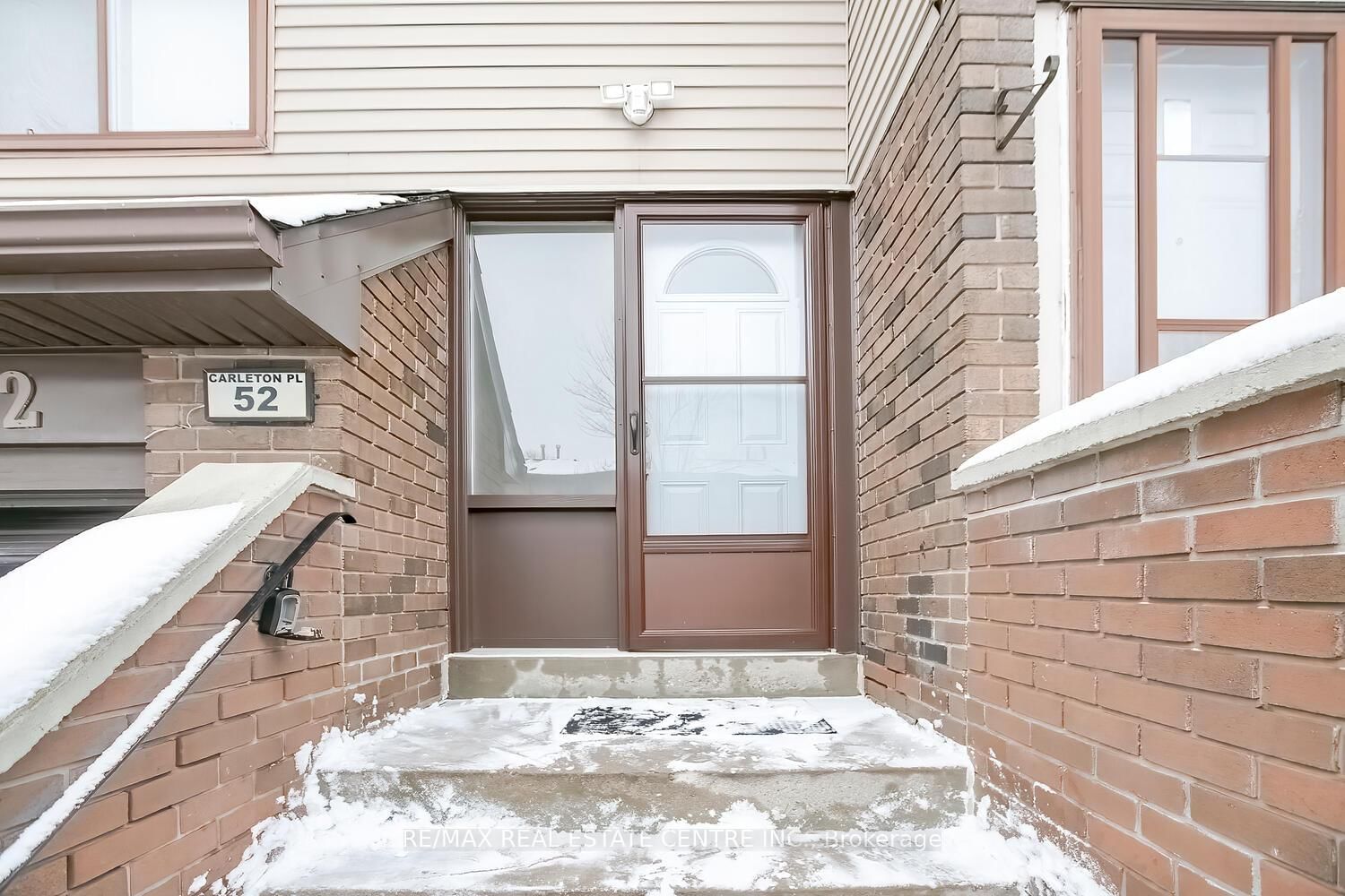 Townhouse for sale at 52 Carleton Place, Brampton, Bramalea West Industrial, L6T 3Z4 - MLS: W11981872