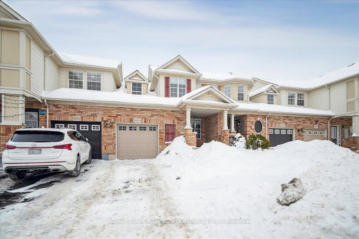 Townhouse for sale at 4054 Donnic Drive, Burlington, Alton, L7M 0A5 - MLS: W11982164