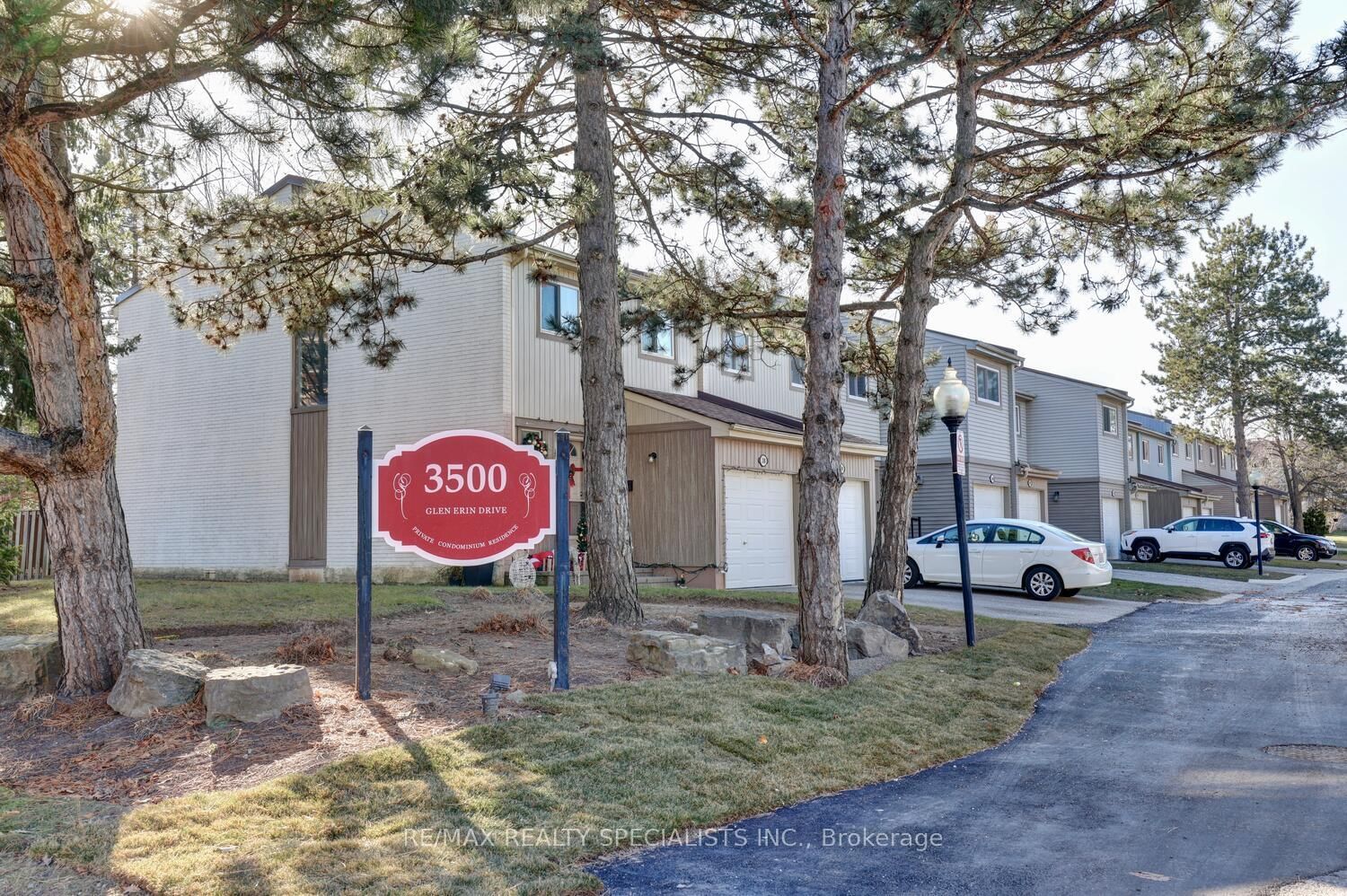 Townhouse for sale at 39-3500 Glen Erin Drive, Mississauga, Erin Mills, L5L 1W6 - MLS: W11982284