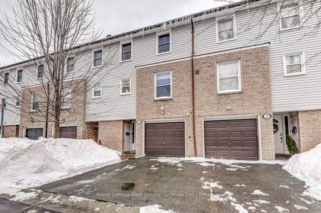 Townhouse for sale at 124-2440 Bromsgrove Road, Mississauga, Clarkson, L5J 4J7 - MLS: W11982331