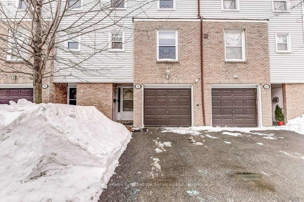 Townhouse for sale at 124-2440 Bromsgrove Road, Mississauga, Clarkson, L5J 4J7 - MLS: W11982331