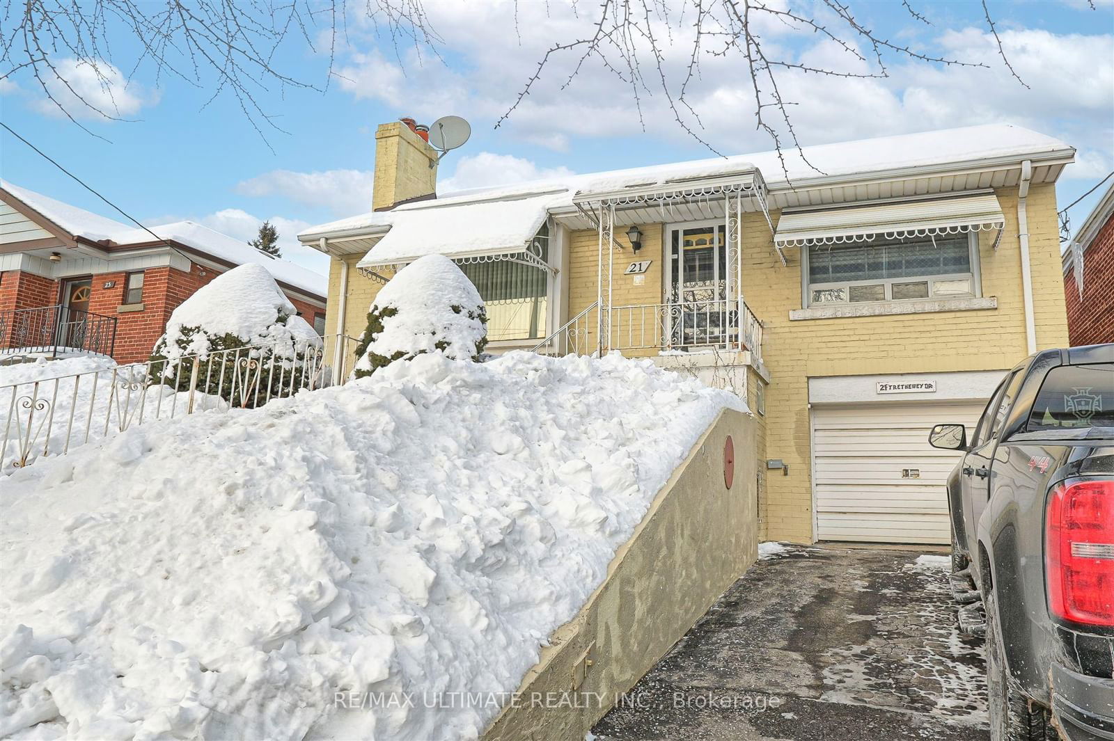 Detached House for sale at 21 Trethewey Drive, Toronto, Beechborough-Greenbrook, M6M 4A9 - MLS: W11982410