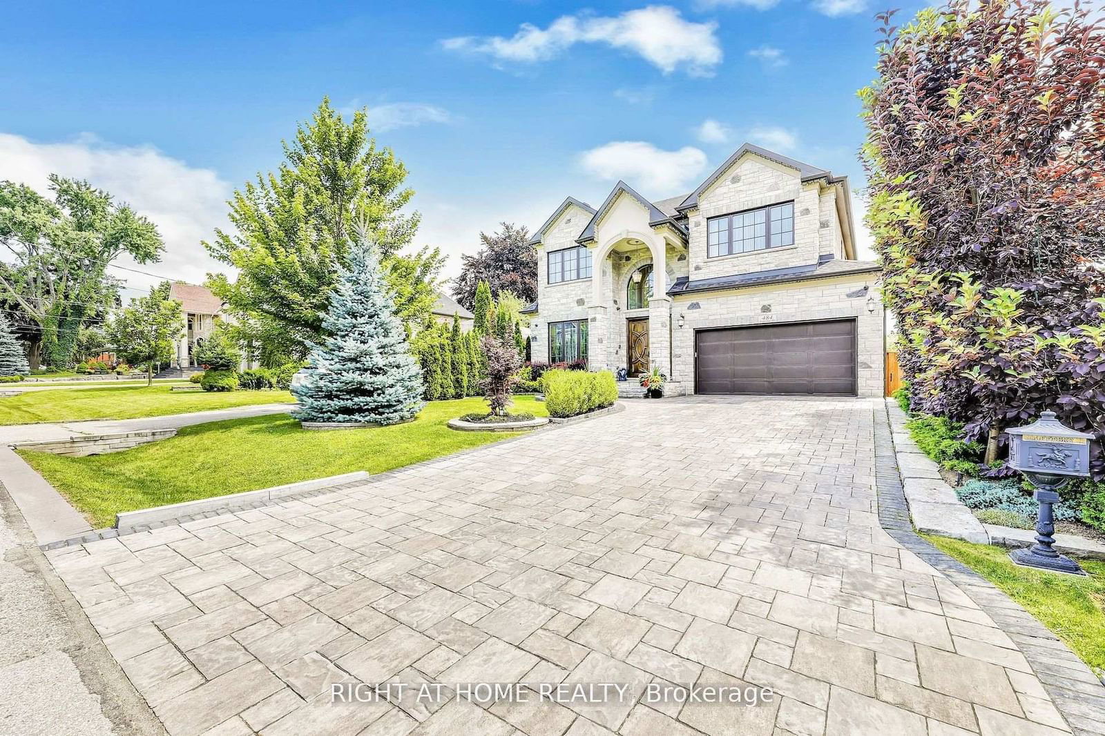 Detached House for sale at 484 Avonwood Drive, Mississauga, Mineola, L5G 1Y9 - MLS: W11982474