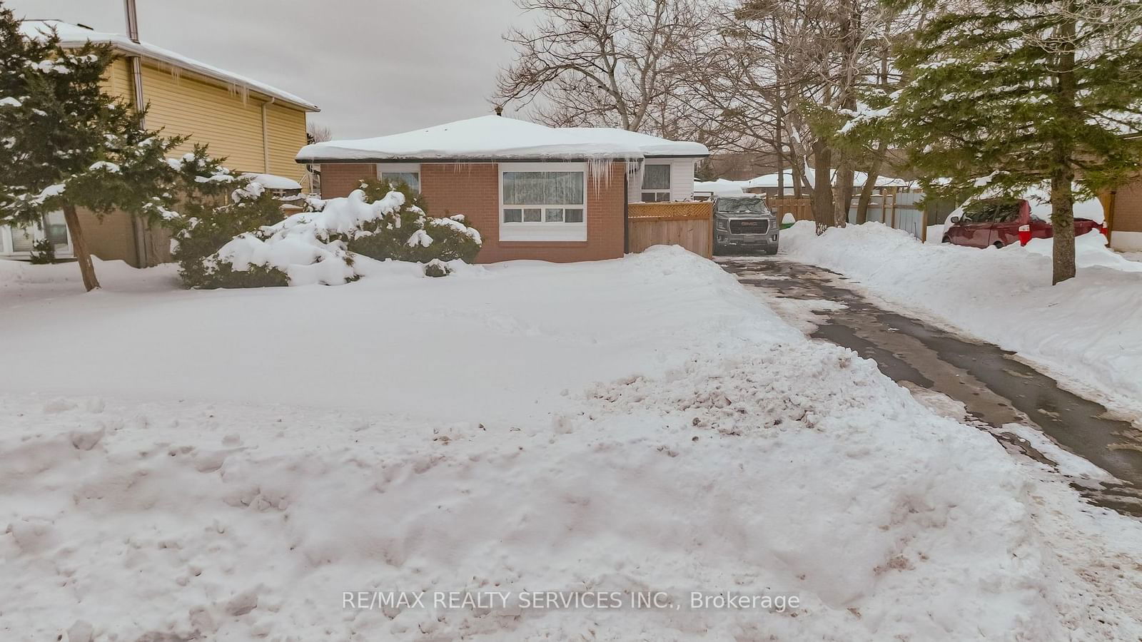 Detached House for sale at 23 Fidelia Crescent, Brampton, Southgate, L6T 3P7 - MLS: W11982533