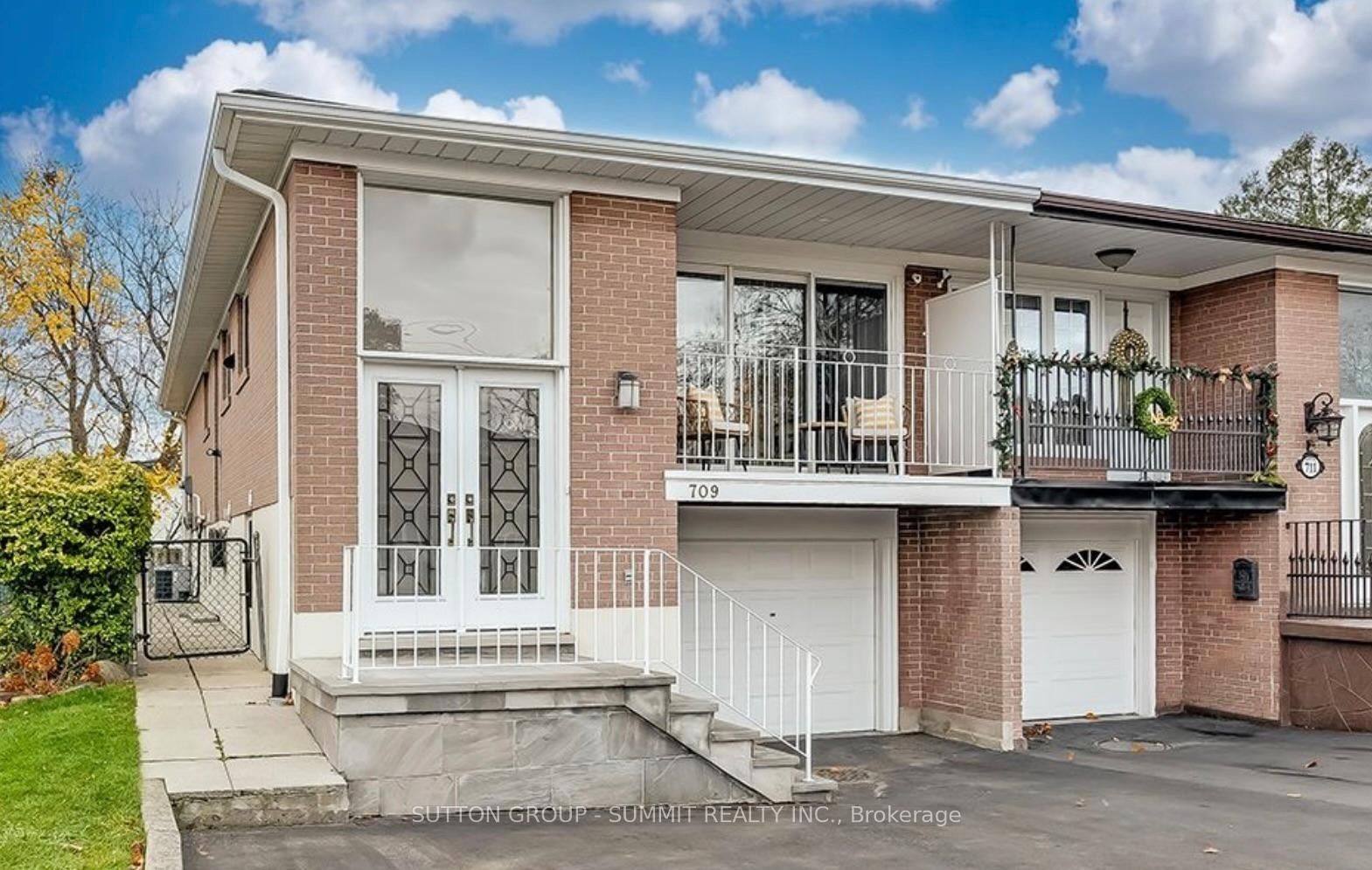 Semi-Detached House for lease at 709 ABANA Road, Mississauga, Cooksville, L5A 1H6 - MLS: W11982585