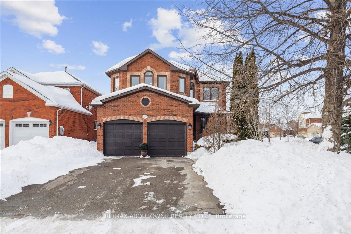 Detached House for sale at 69 Lauchlin Crescent, Halton Hills, Georgetown, L7G 5R5 - MLS: W11982602