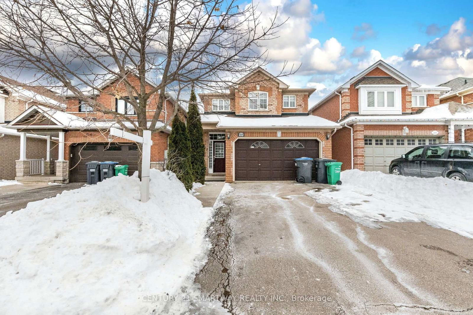 Detached House sold at 212 Twin Pines Crescent, Brampton, Northwest Sandalwood Parkway, L7A 1N6 - MLS: W11982603