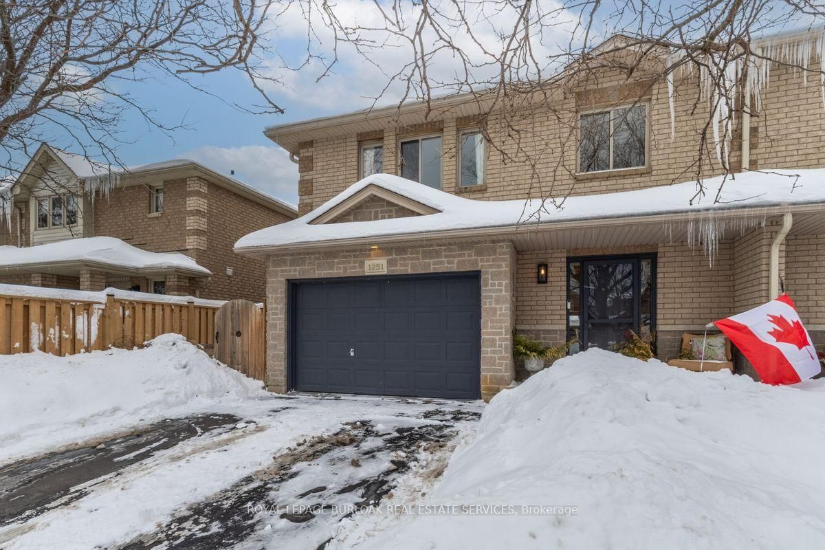 Townhouse sold at 1251 Stephenson Drive, Burlington, Brant, L7S 2B3 - MLS: W11983016