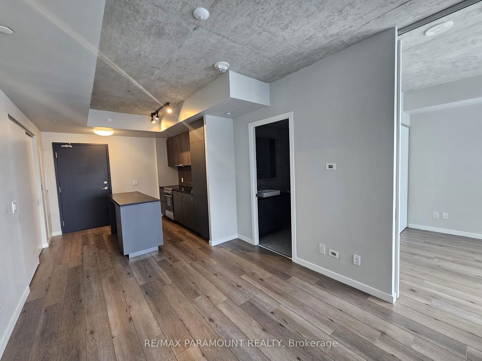 Condo for sale at 327-7 Smith Crescent, Toronto, Stonegate-Queensway, M8Z 0G3 - MLS: W11983095