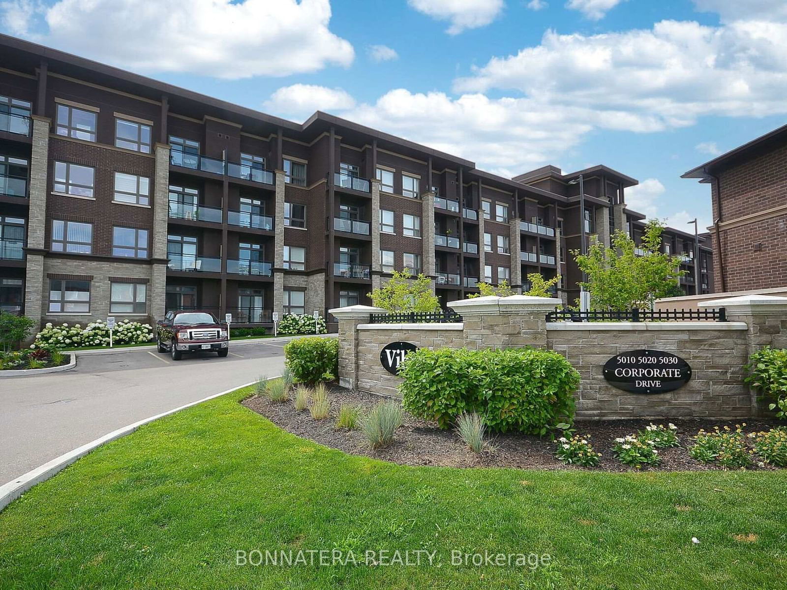 Condo for sale at 209-5010 CORPORATE Drive, Burlington, Uptown, L7L 0H6 - MLS: W11983150