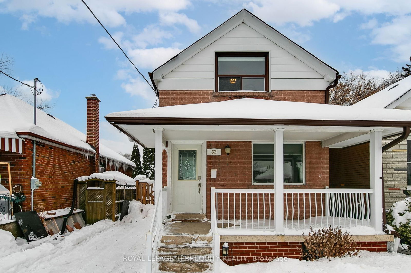 Detached House for lease at 32 Beechwood Avenue, Toronto, Rockcliffe-Smythe, M6N 4T1 - MLS: W11983167