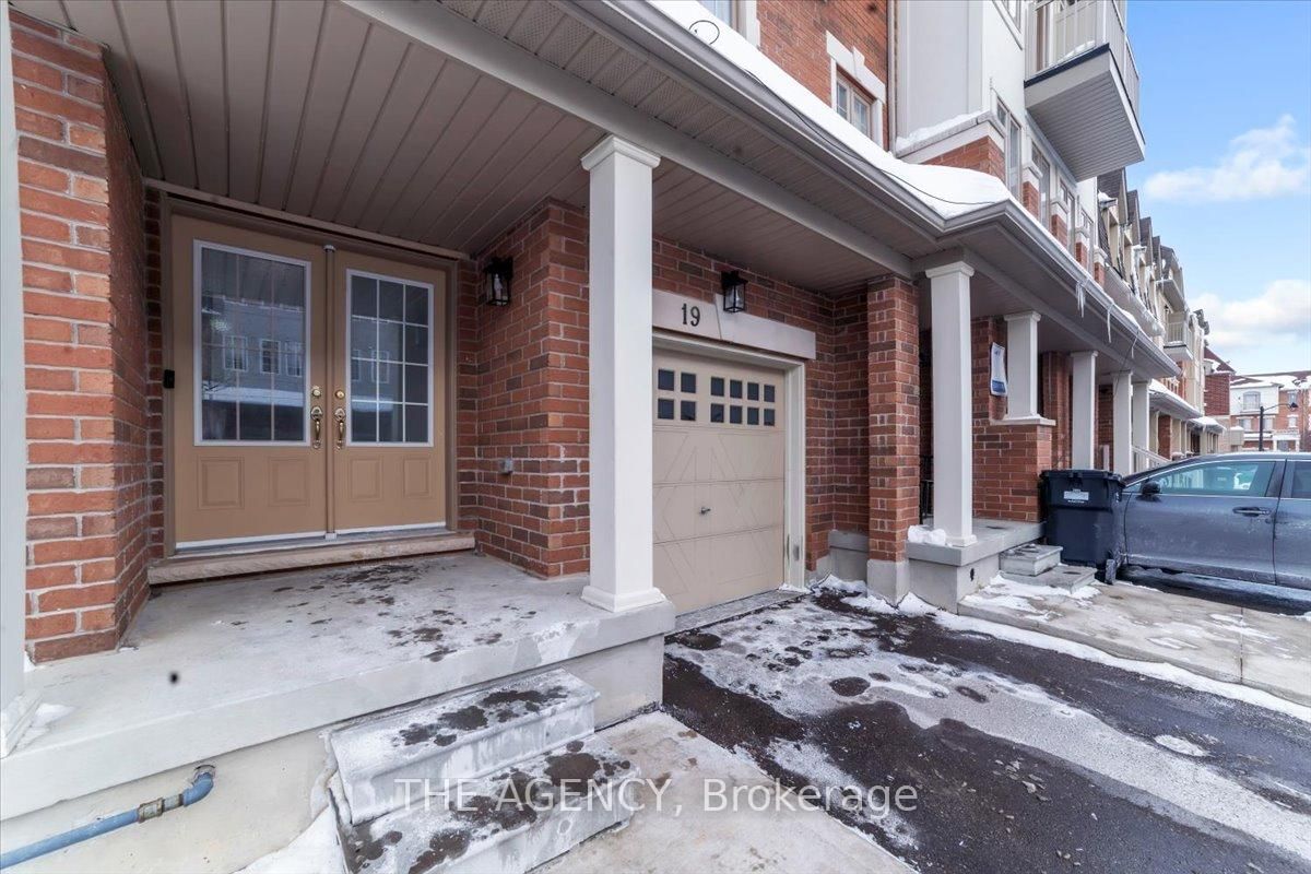 Townhouse for sale at 19 Hobart Gdns, Brampton, Heart Lake East, L6Z 0J1 - MLS: W11983249