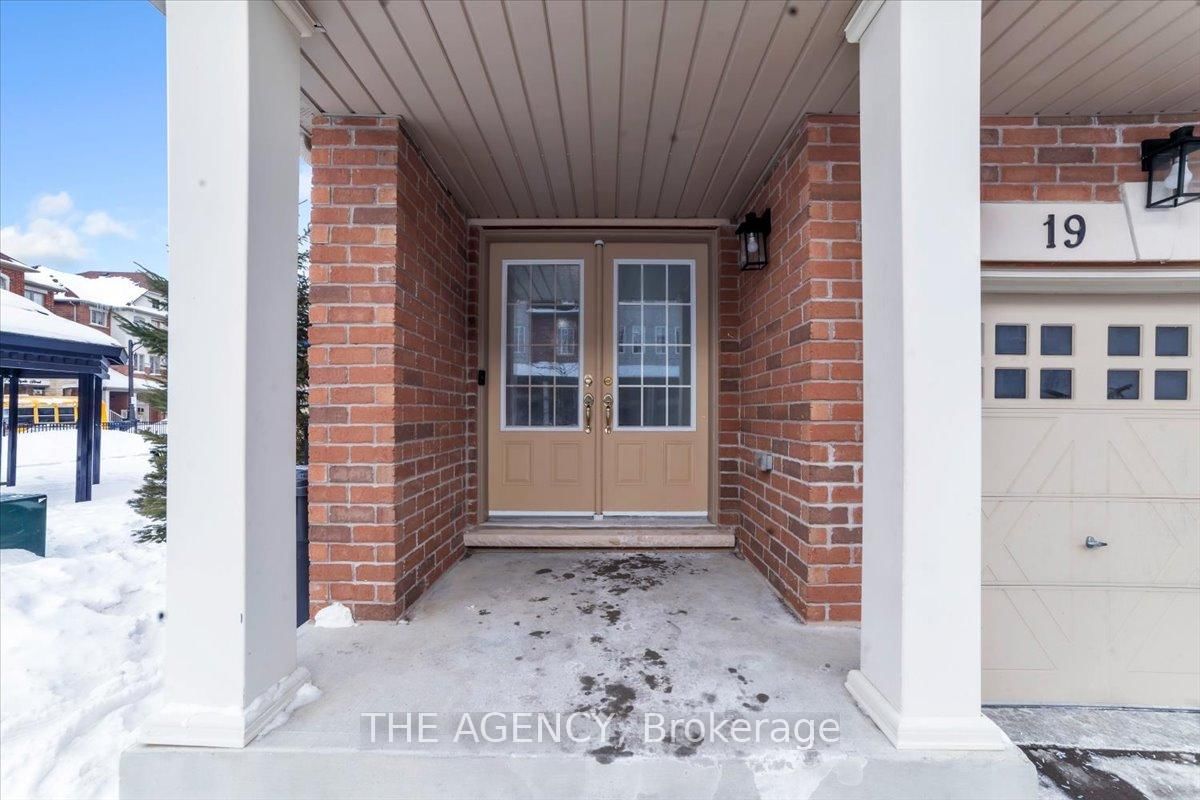 Townhouse for sale at 19 Hobart Gdns, Brampton, Heart Lake East, L6Z 0J1 - MLS: W11983249