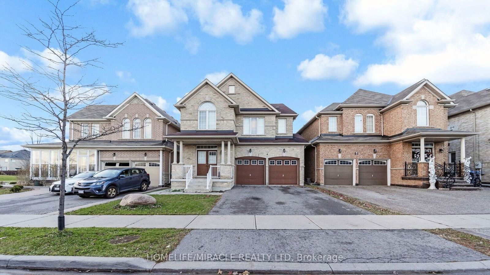 Detached House for sale at 4 FOSSIL Street, Brampton, Bram East, L6P 3G6 - MLS: W11983401