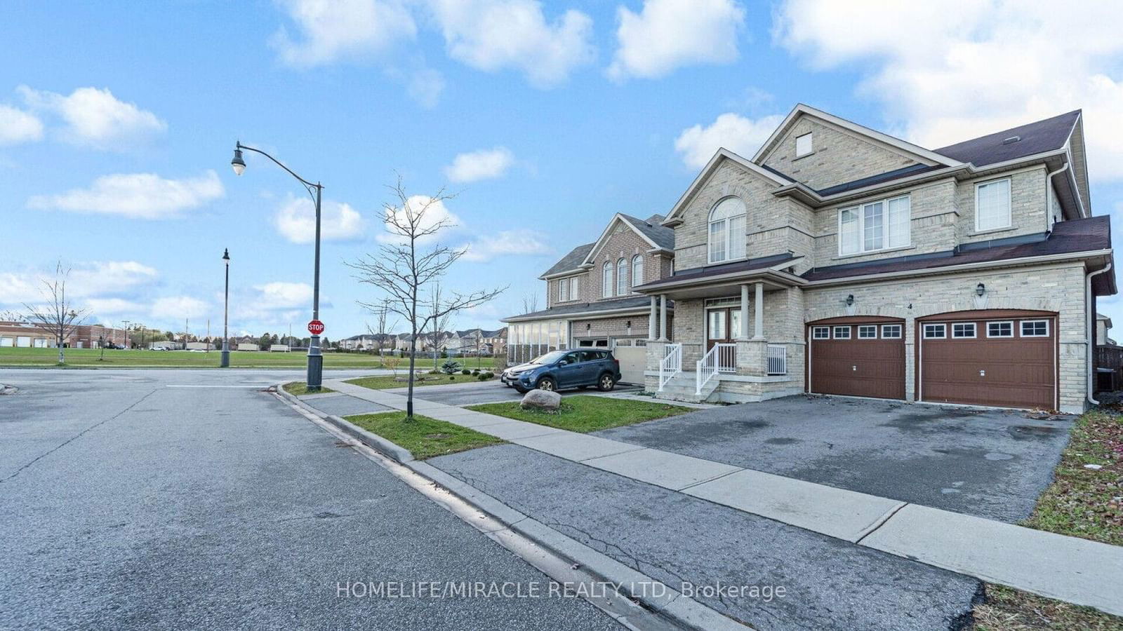 Detached House for sale at 4 FOSSIL Street, Brampton, Bram East, L6P 3G6 - MLS: W11983401