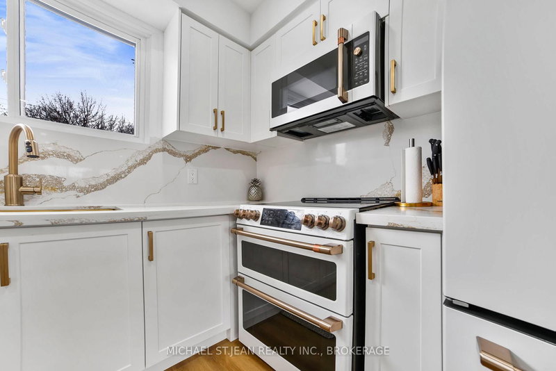 621 Francis Rd, Burlington, L7T 3X6 | Image 3