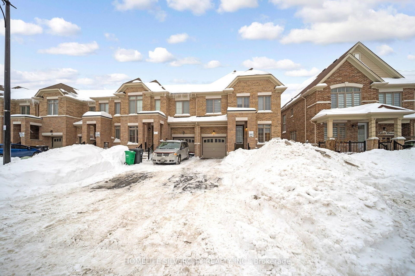 Townhouse sold at 44 Folgate Crescent, Brampton, Sandringham-Wellington North, L6R 0B3 - MLS: W11983544