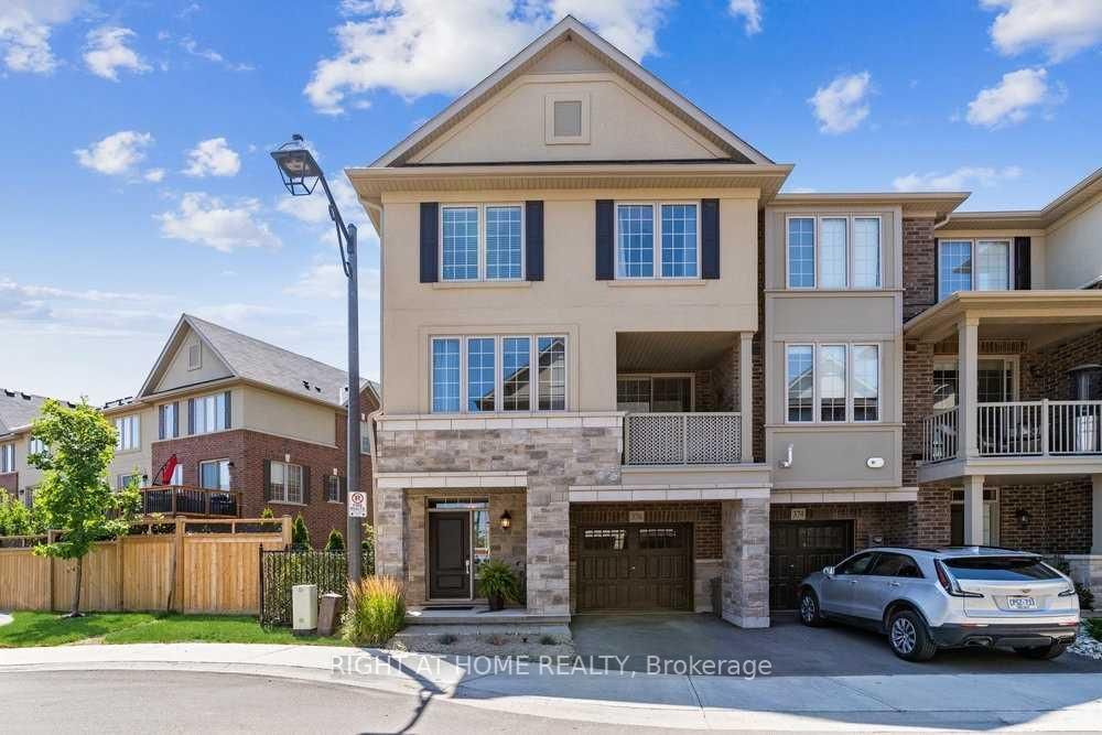 Townhouse for lease at 376 Belcourt Common Drive, Oakville, Rural Oakville, L6H 0R1 - MLS: W11983546