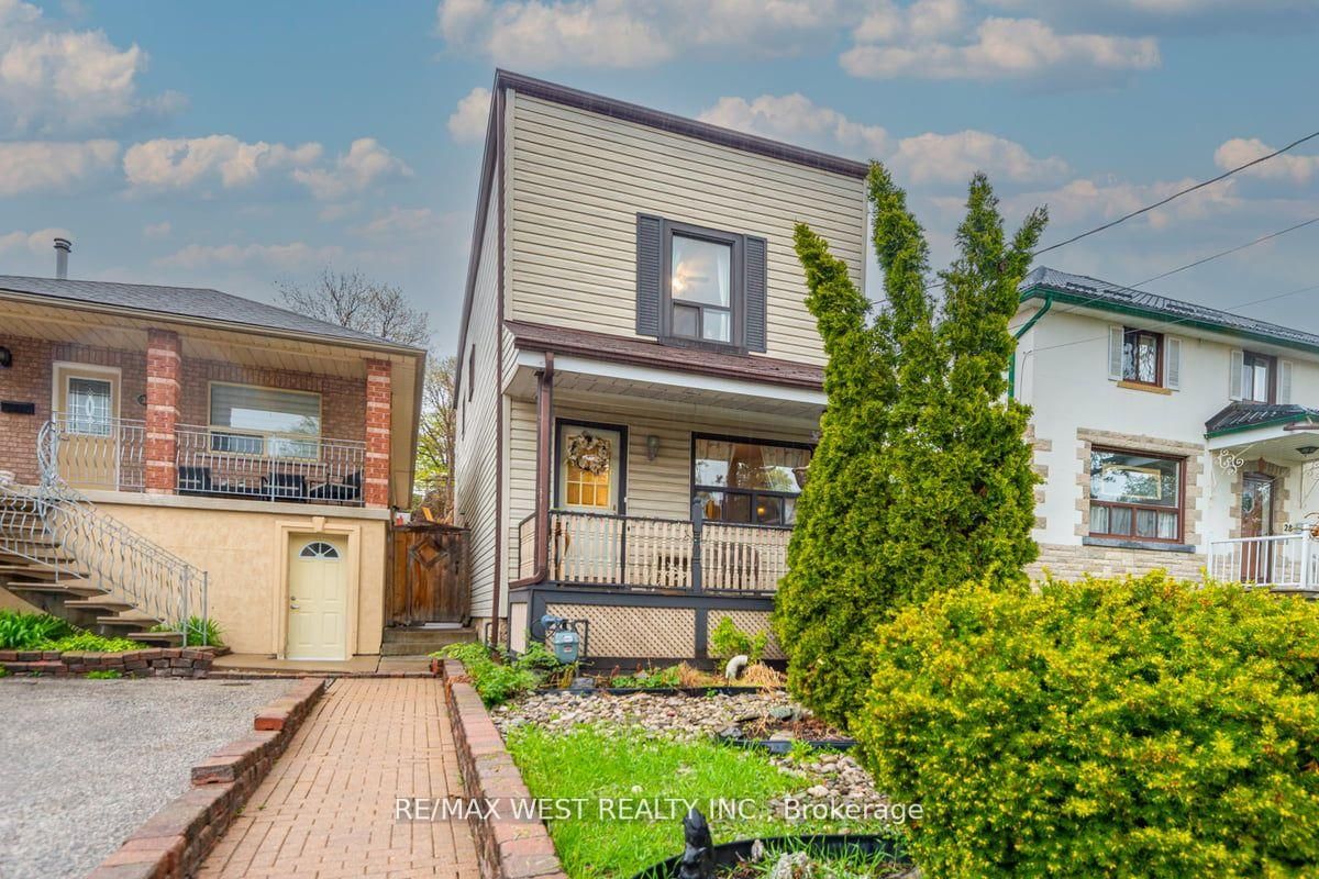 Detached House for sale at 32 Holmesdale Road, Toronto, Caledonia-Fairbank, M6E 1Y1 - MLS: W11983650