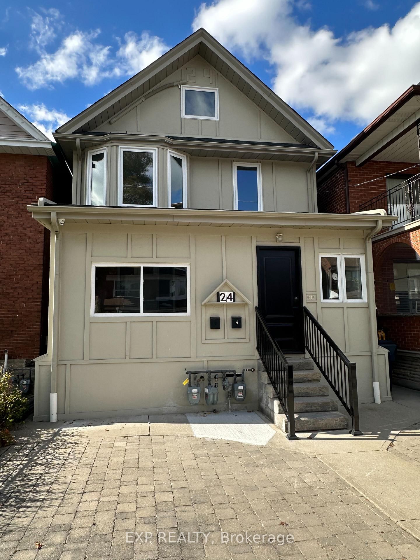 Detached House for lease at MAIN-24 St Clair Gdns, Toronto, Corso Italia-Davenport, M6E 3V4 - MLS: W11983949