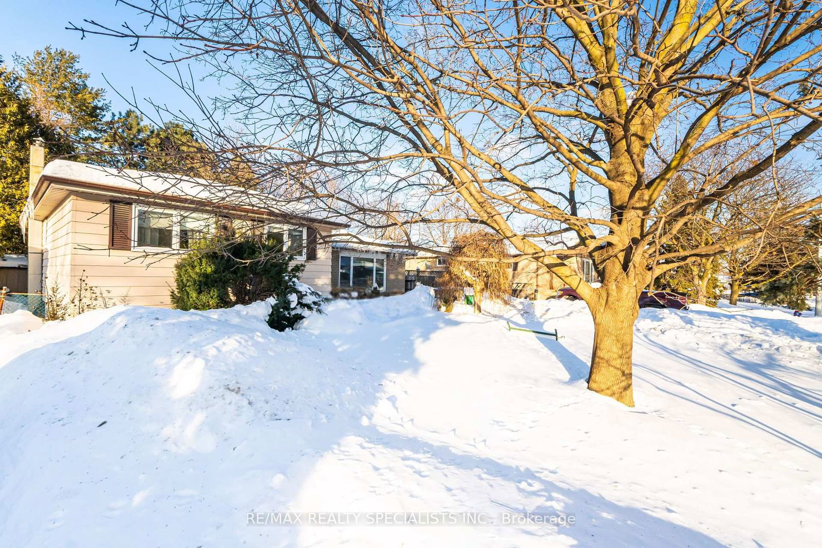 Detached House for sale at 38 Dunblaine Crescent, Brampton, Southgate, L6T 3H2 - MLS: W11984075