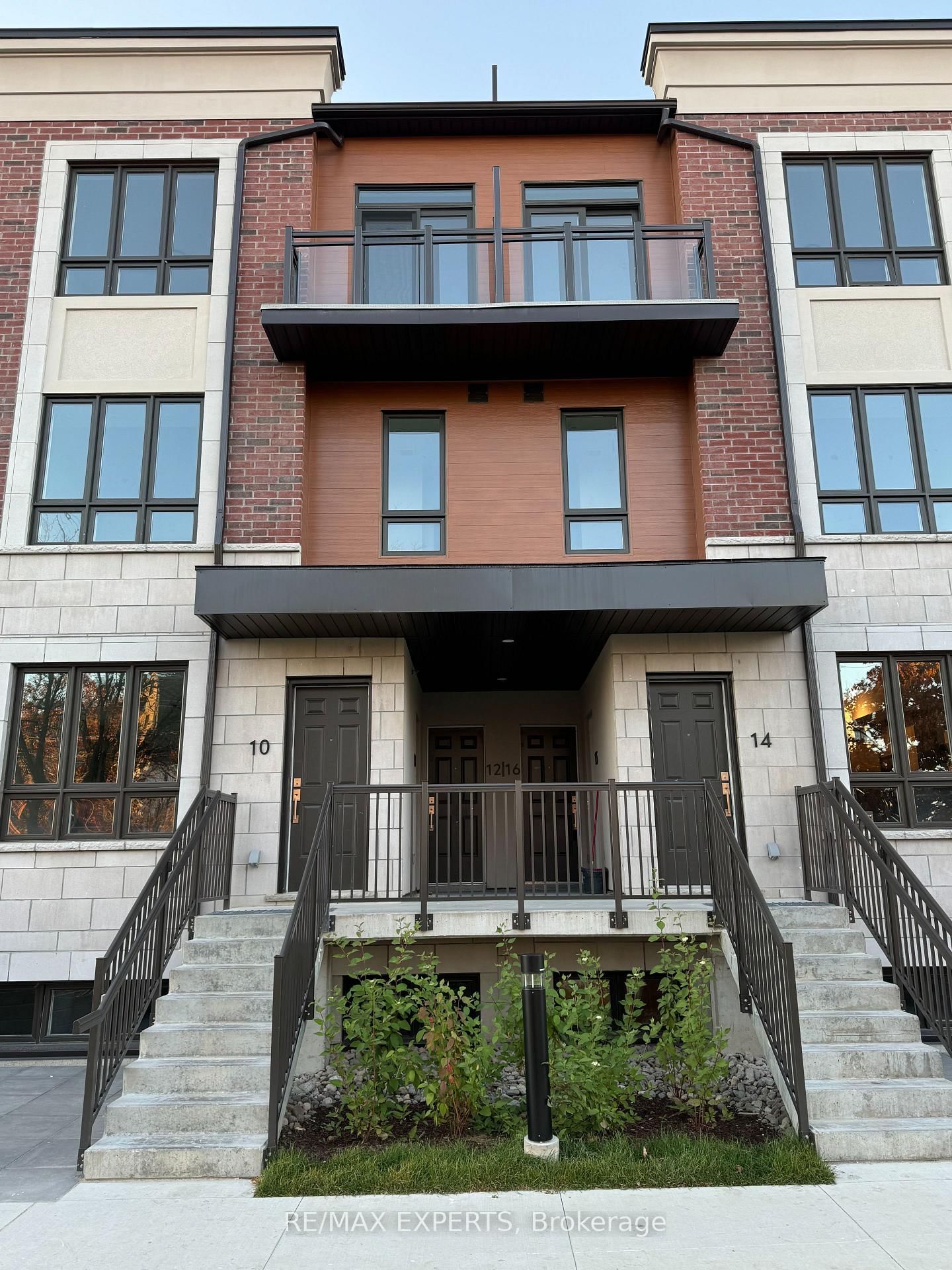 Townhouse for lease at 12-4015 HICKORY Drive, Mississauga, Rathwood, M4W 1L1 - MLS: W11984271