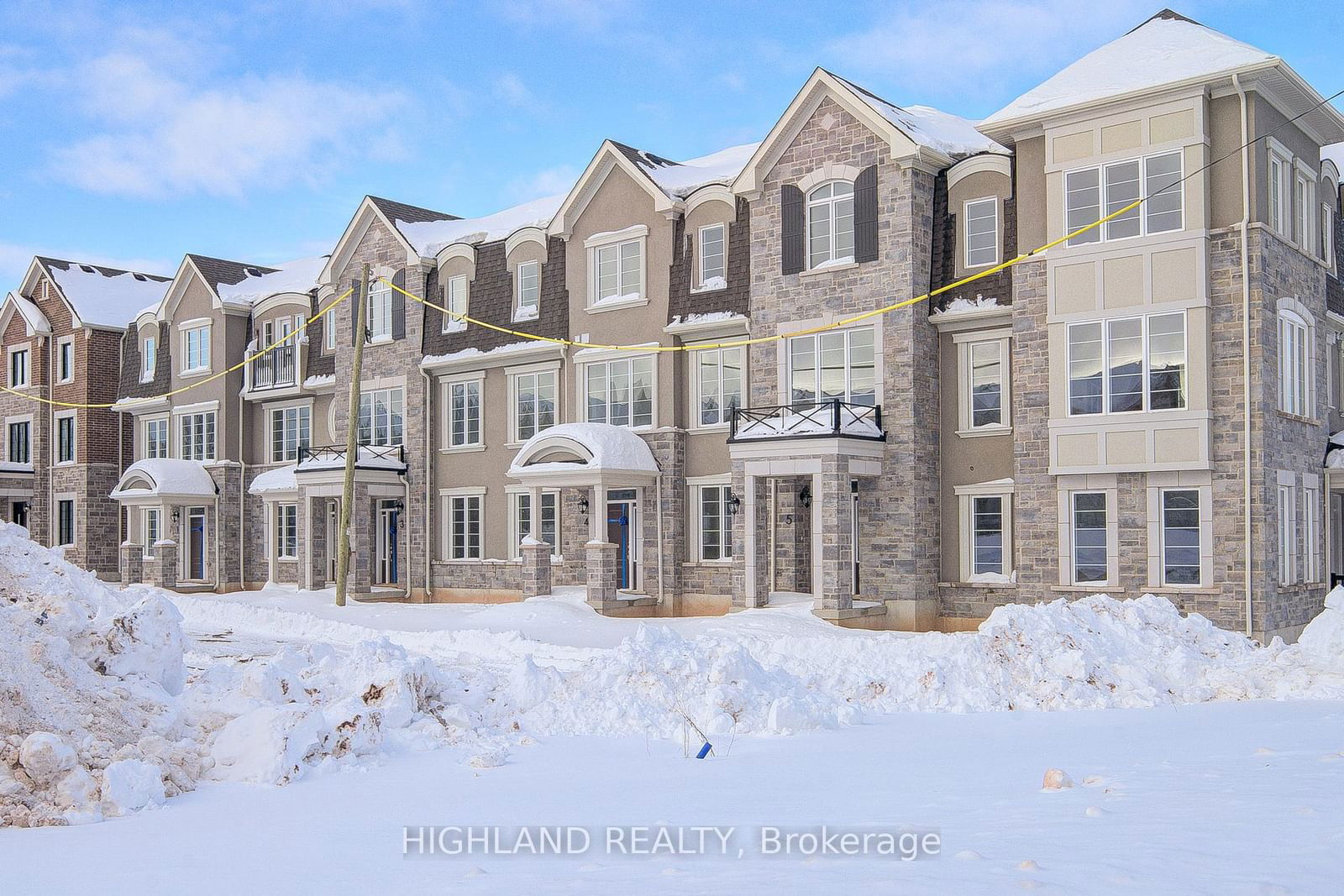 Townhouse for lease at 4-1291 Courtleigh Trail, Oakville, Rural Oakville, L6H 7Y2 - MLS: W11984294