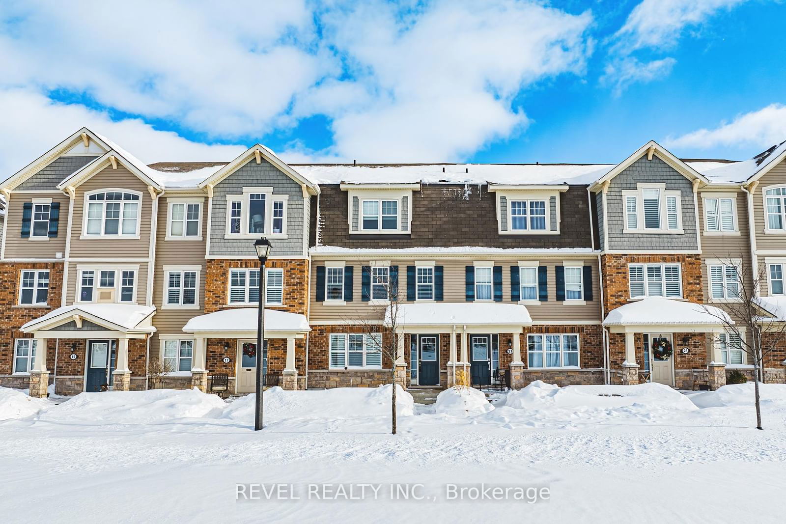 Townhouse for sale at 19 Tight Court, Milton, 1038 - WI Willmott, L9T 8S2 - MLS: W11984361